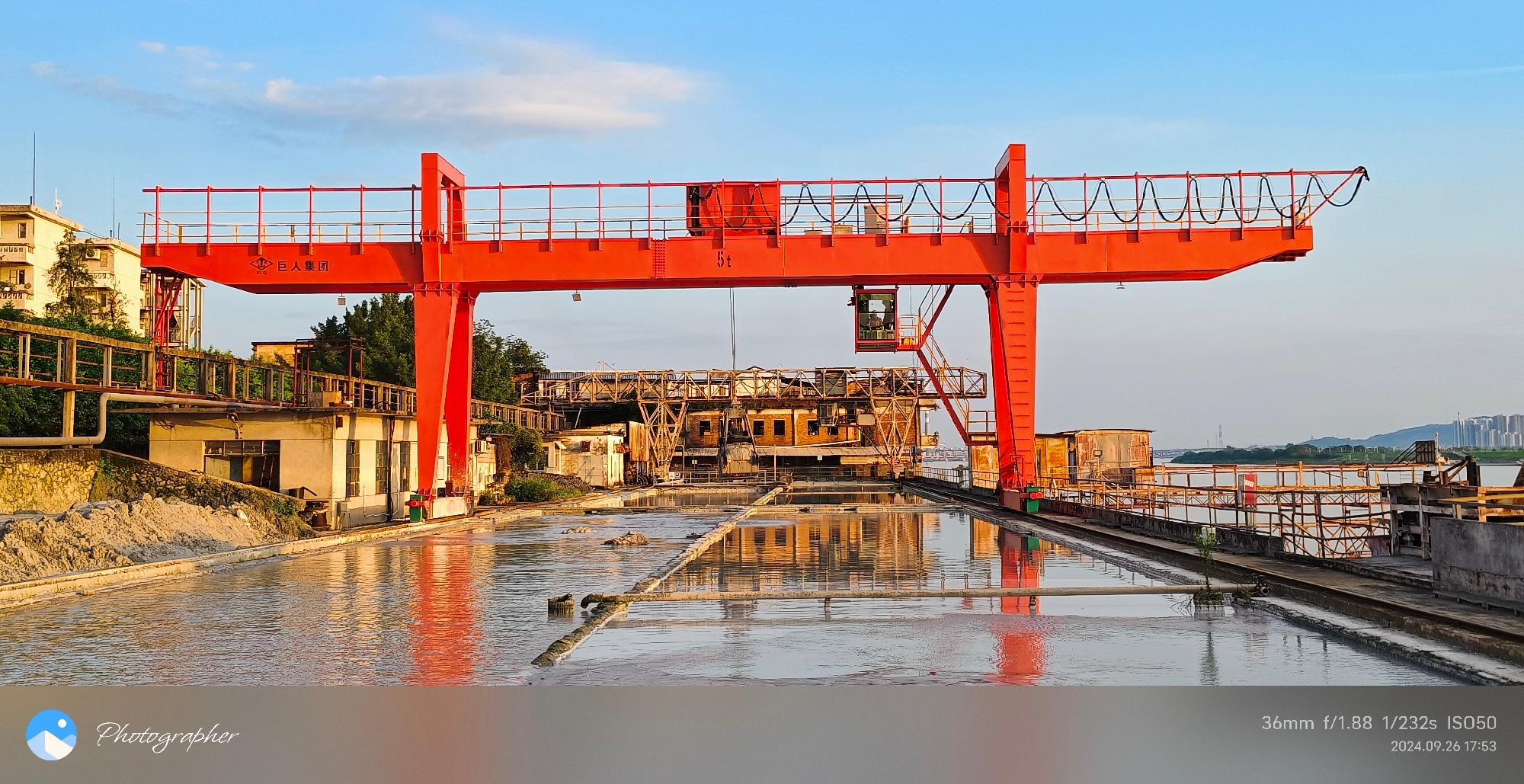 抓斗雙梁門式起重機(jī)